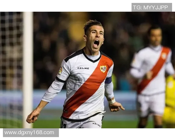 66号球星足球的传奇之路：从少年梦想到全球焦点的崛起